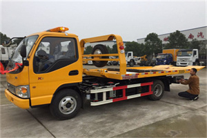 哈巴河哪里有拖车服务